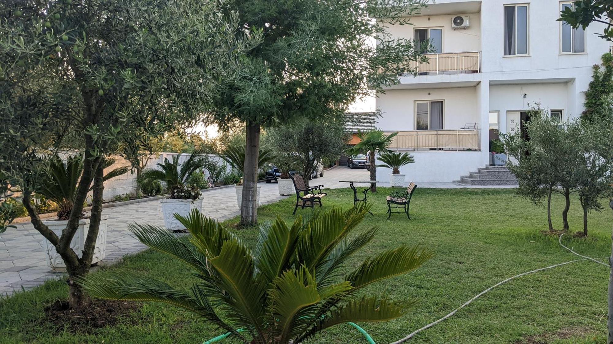 Kunevain Guest House Lezhë エクステリア 写真