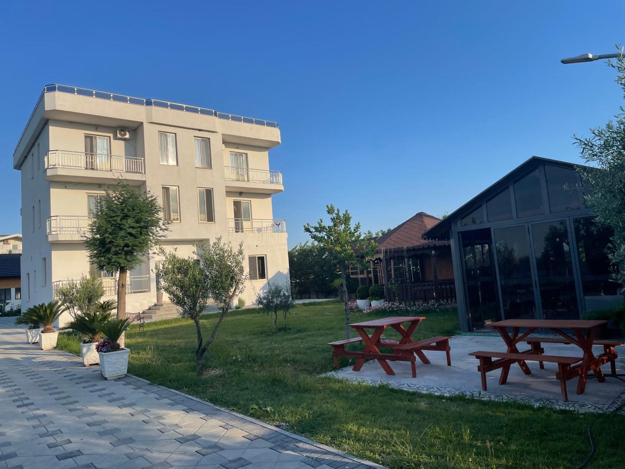 Kunevain Guest House Lezhë エクステリア 写真