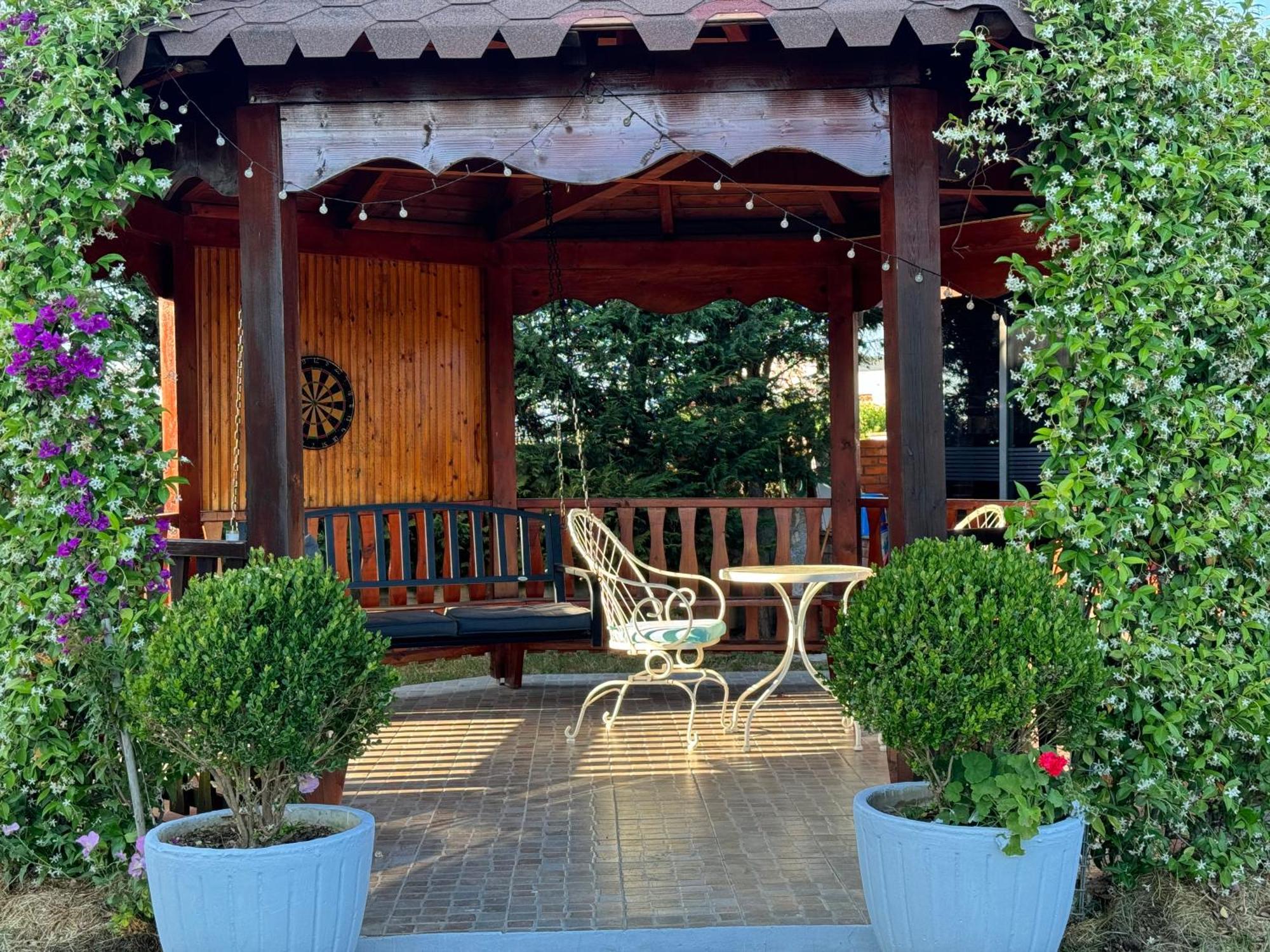 Kunevain Guest House Lezhë エクステリア 写真