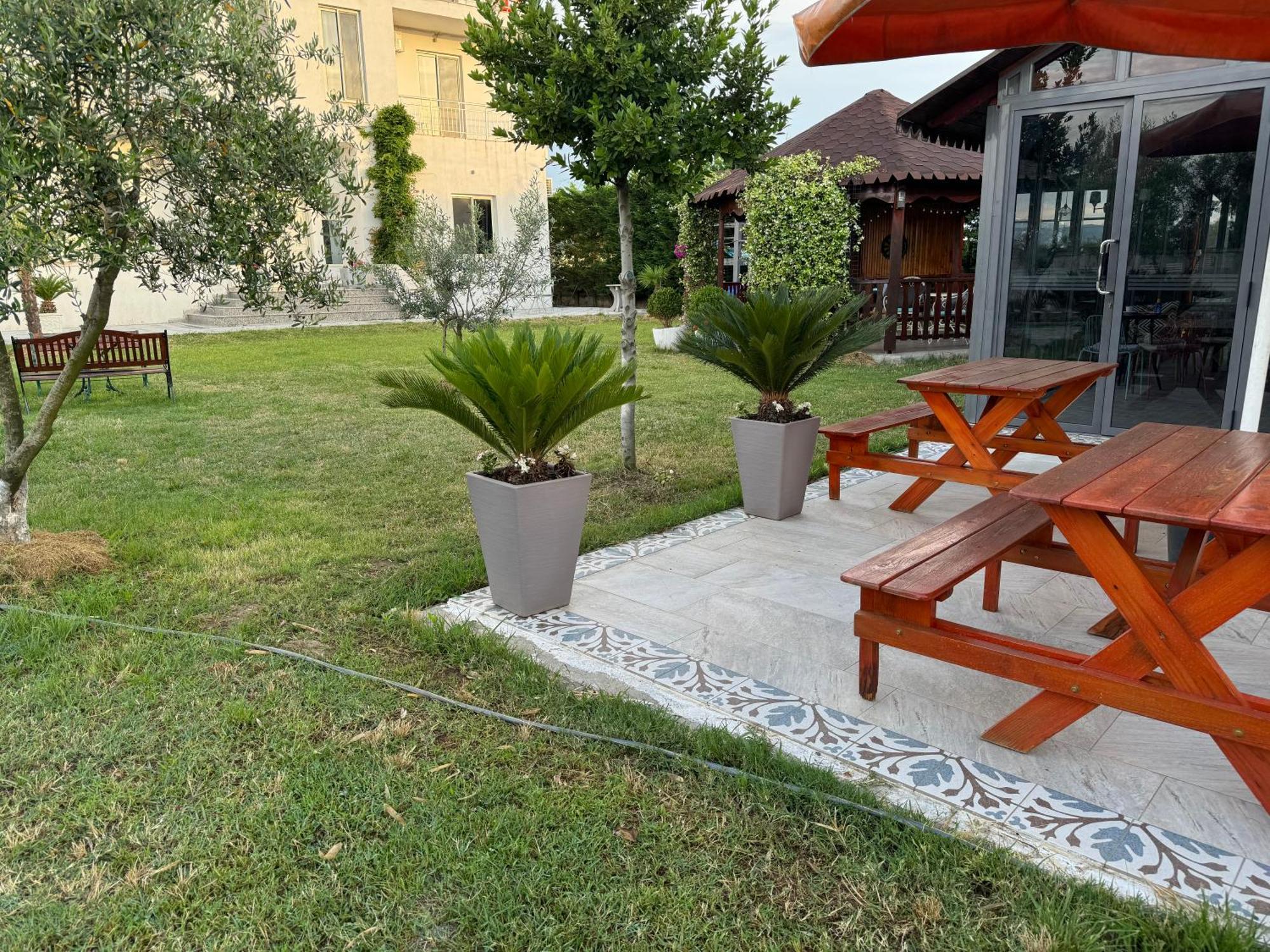 Kunevain Guest House Lezhë エクステリア 写真