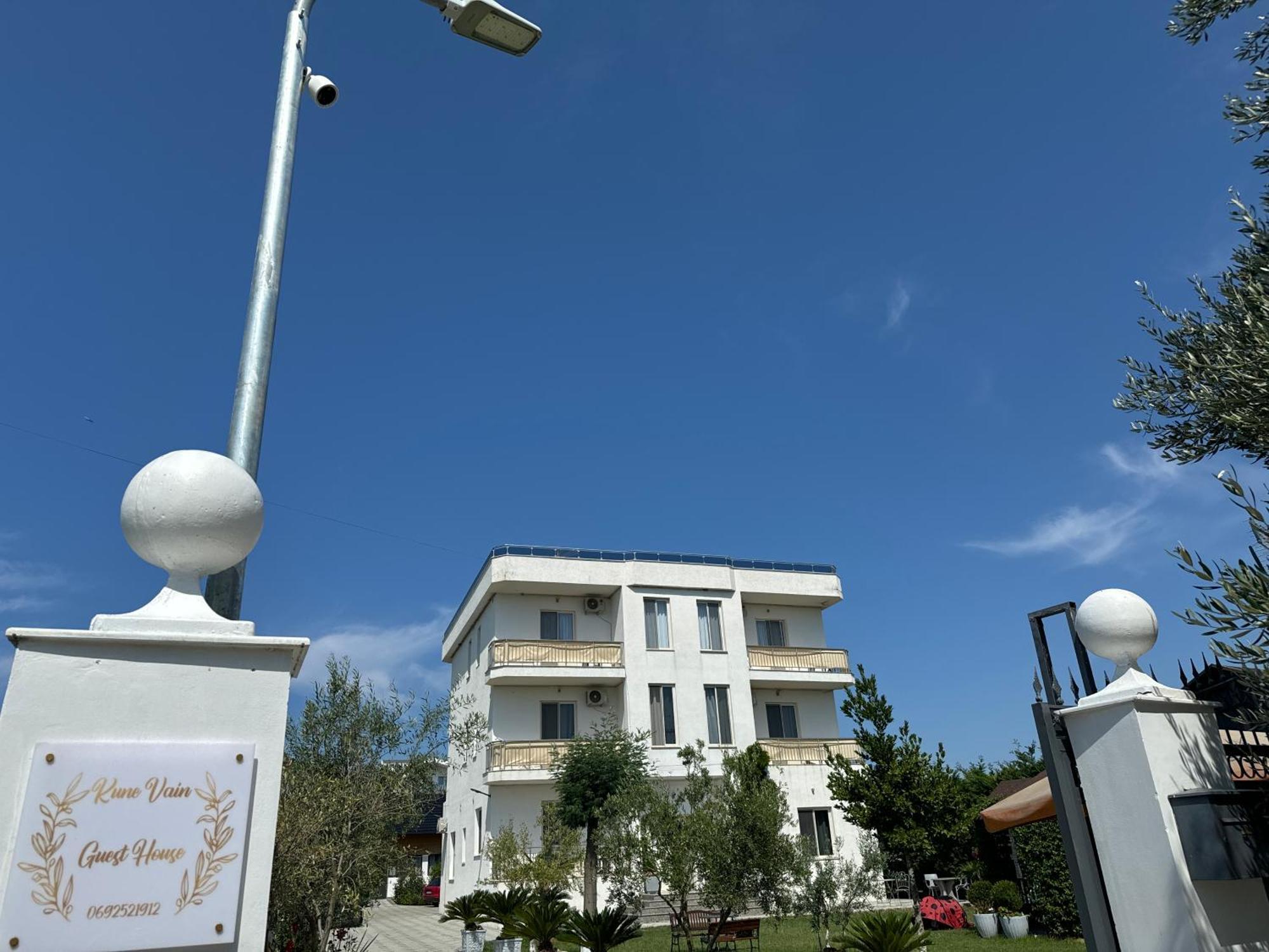 Kunevain Guest House Lezhë エクステリア 写真