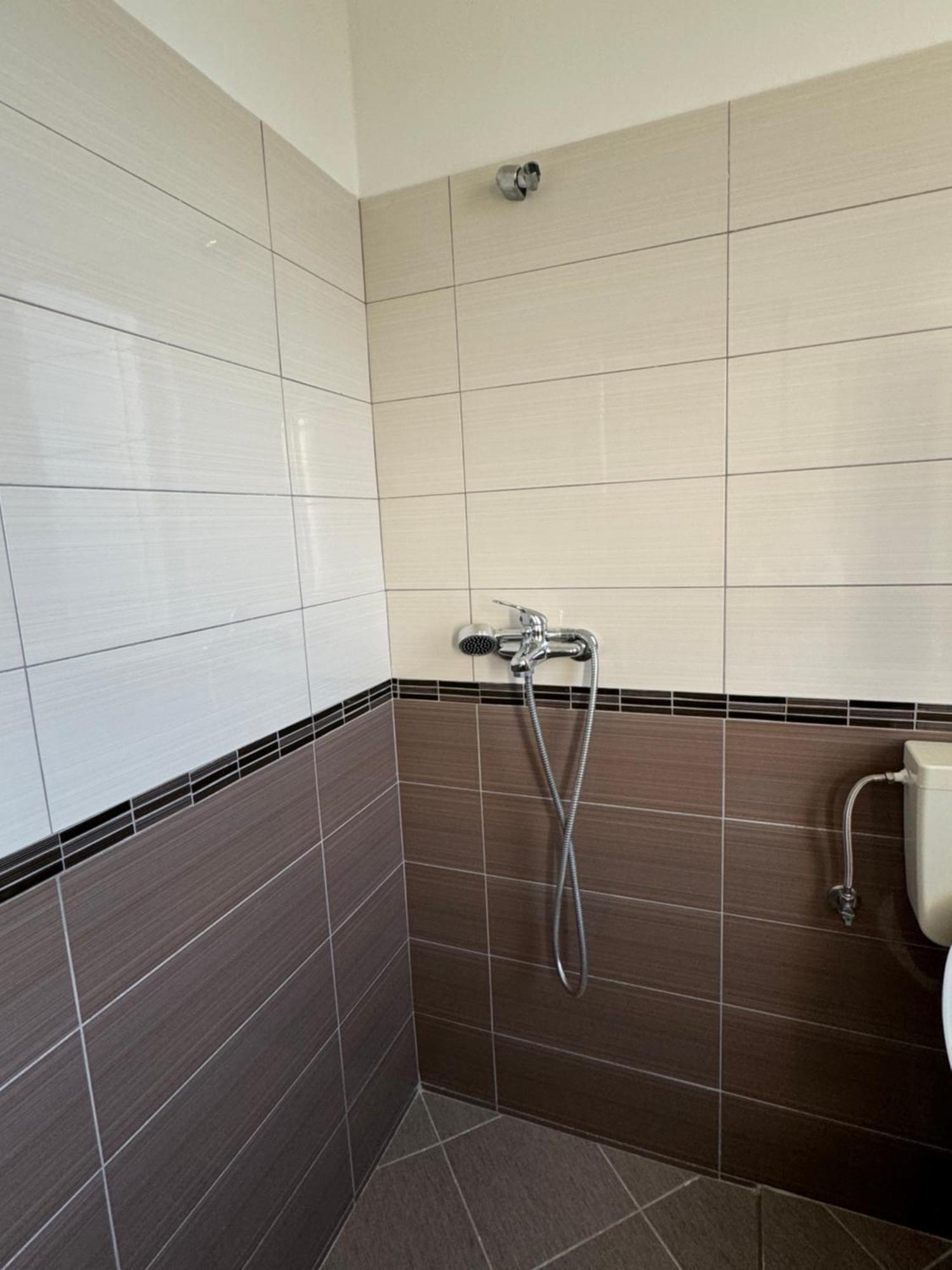 Kunevain Guest House Lezhë エクステリア 写真