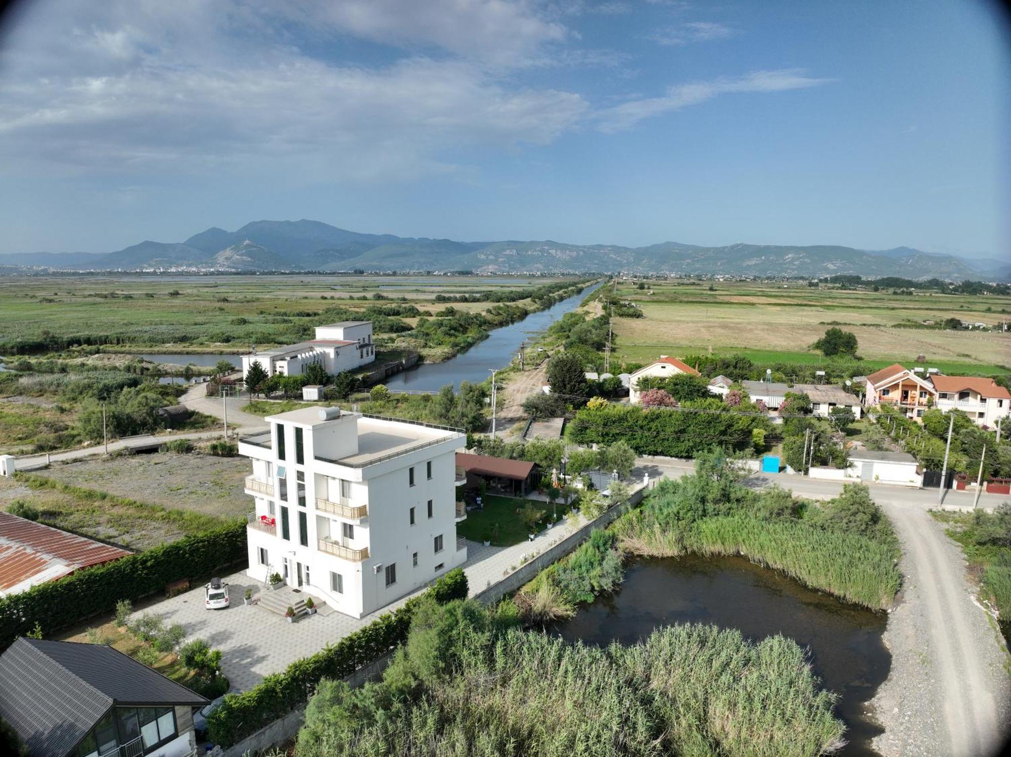 Kunevain Guest House Lezhë エクステリア 写真
